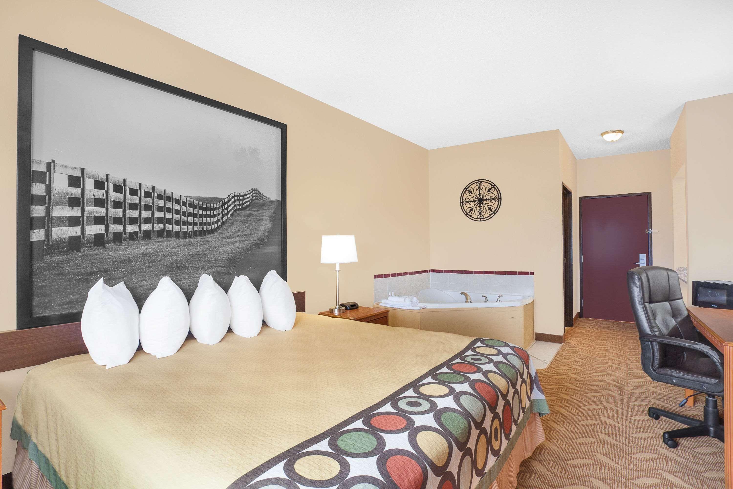 Super 8 By Wyndham Central City Zewnętrze zdjęcie