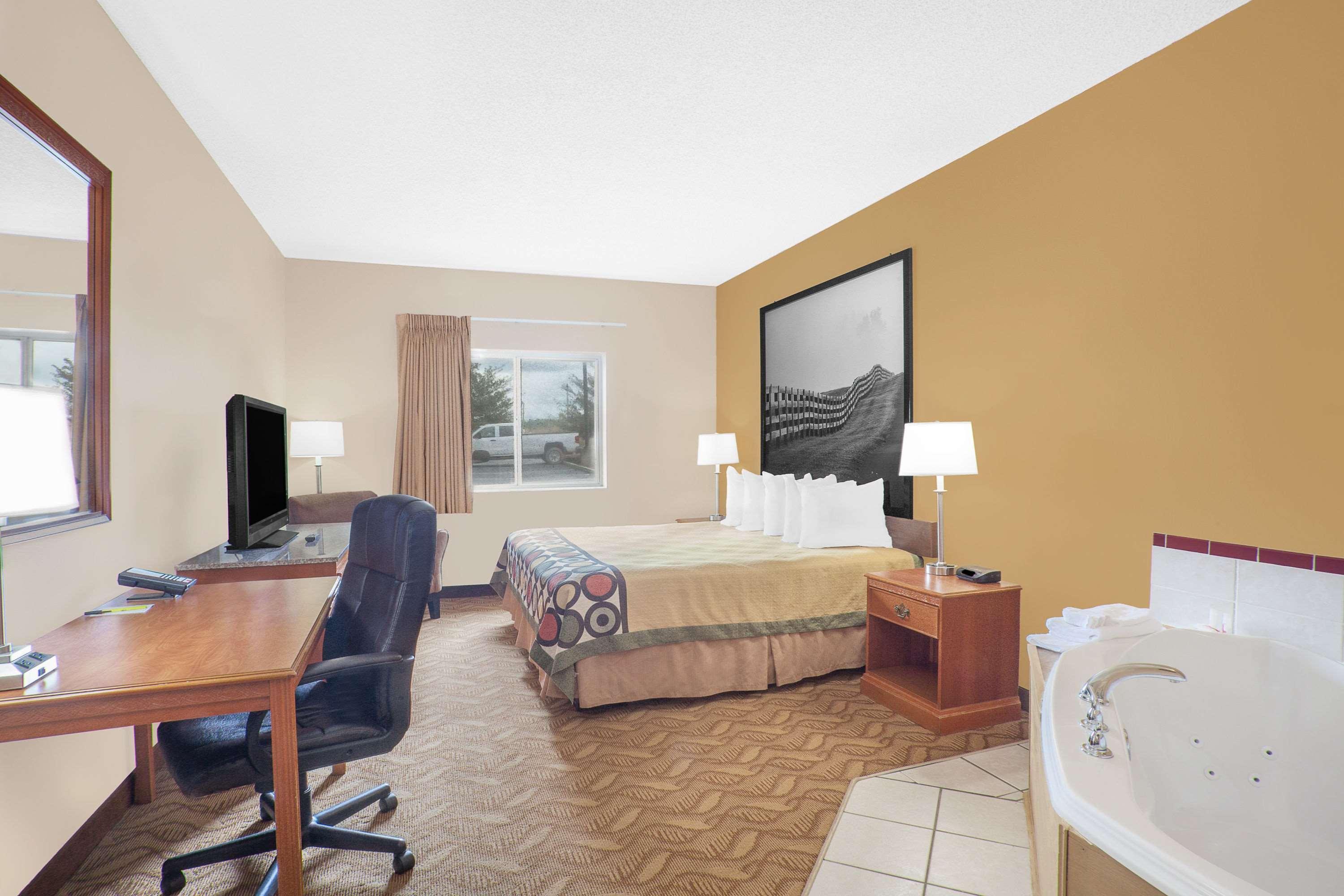 Super 8 By Wyndham Central City Zewnętrze zdjęcie